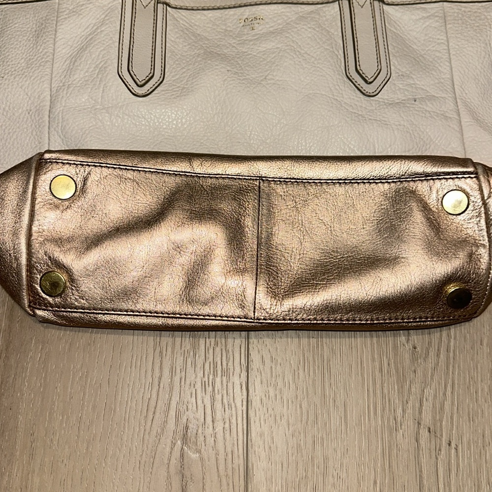 Fossil Off White Leather Rose Gold Handbag Purse Over the Shoulder Bag Zip Close - Picture 4 of 13